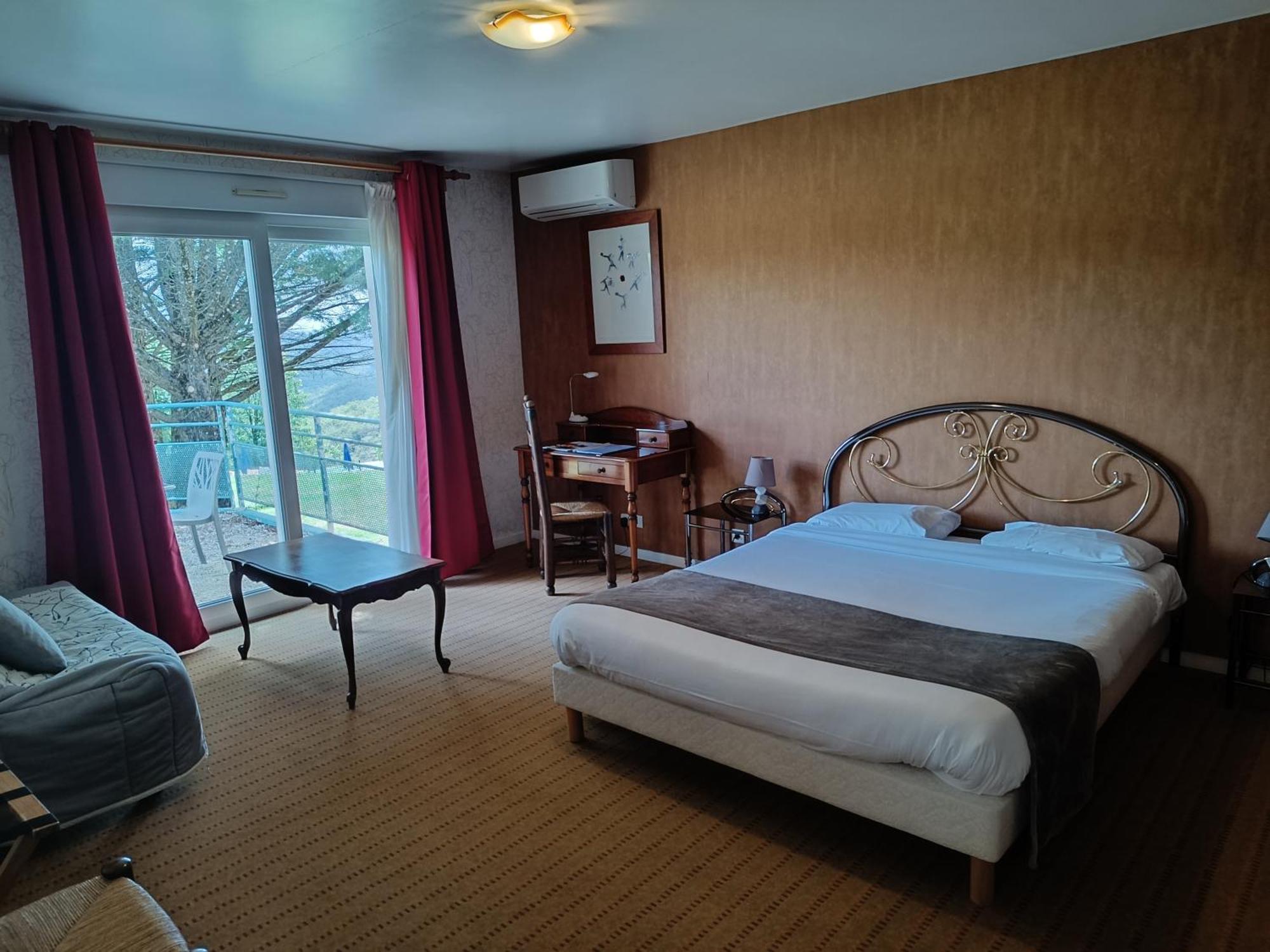 Logis Hotel La Bergerie Hotel 3 Etoiles Restaurant Savoureux Saint-Pierre-Lafeuille エクステリア 写真