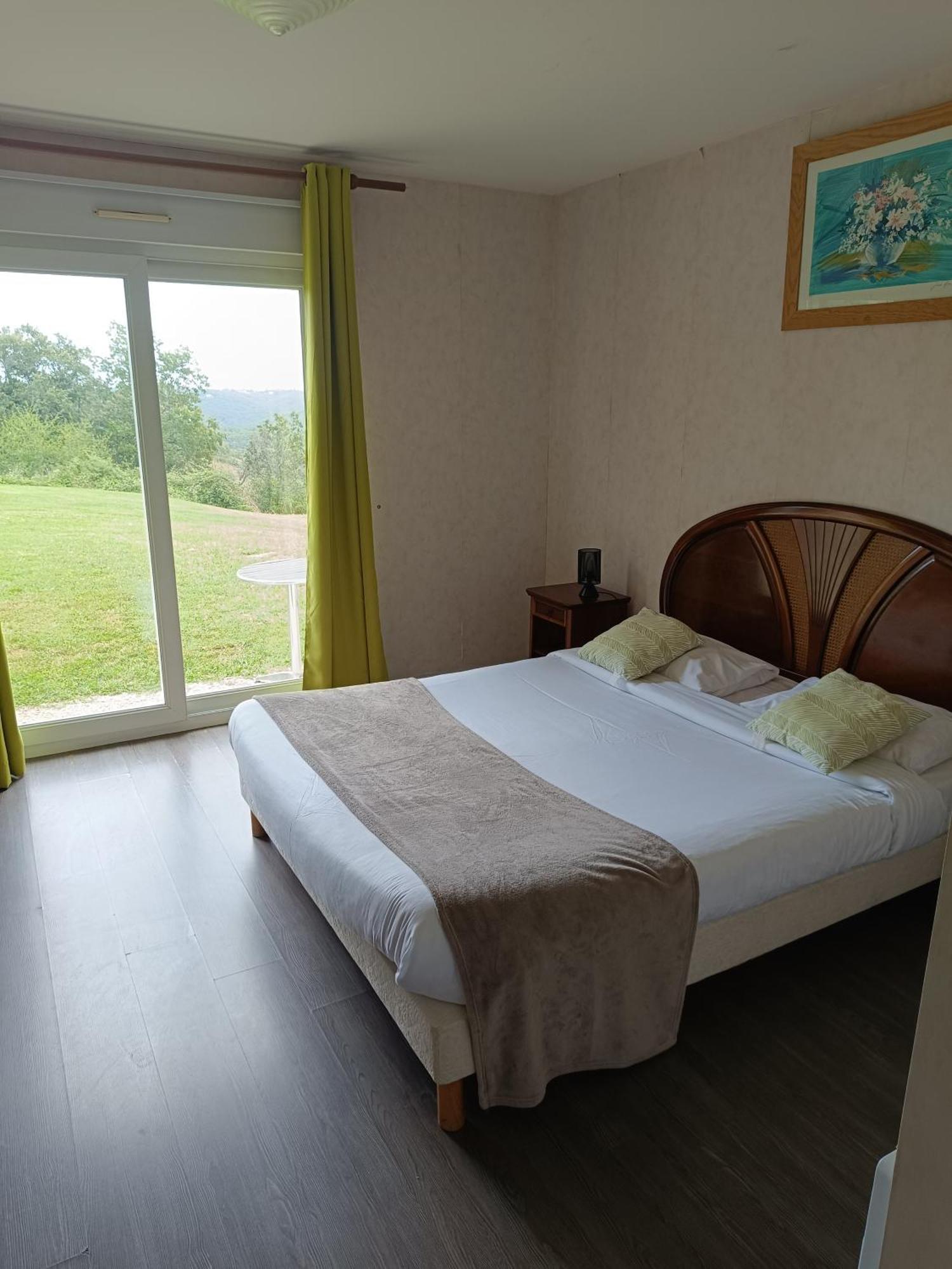 Logis Hotel La Bergerie Hotel 3 Etoiles Restaurant Savoureux Saint-Pierre-Lafeuille エクステリア 写真