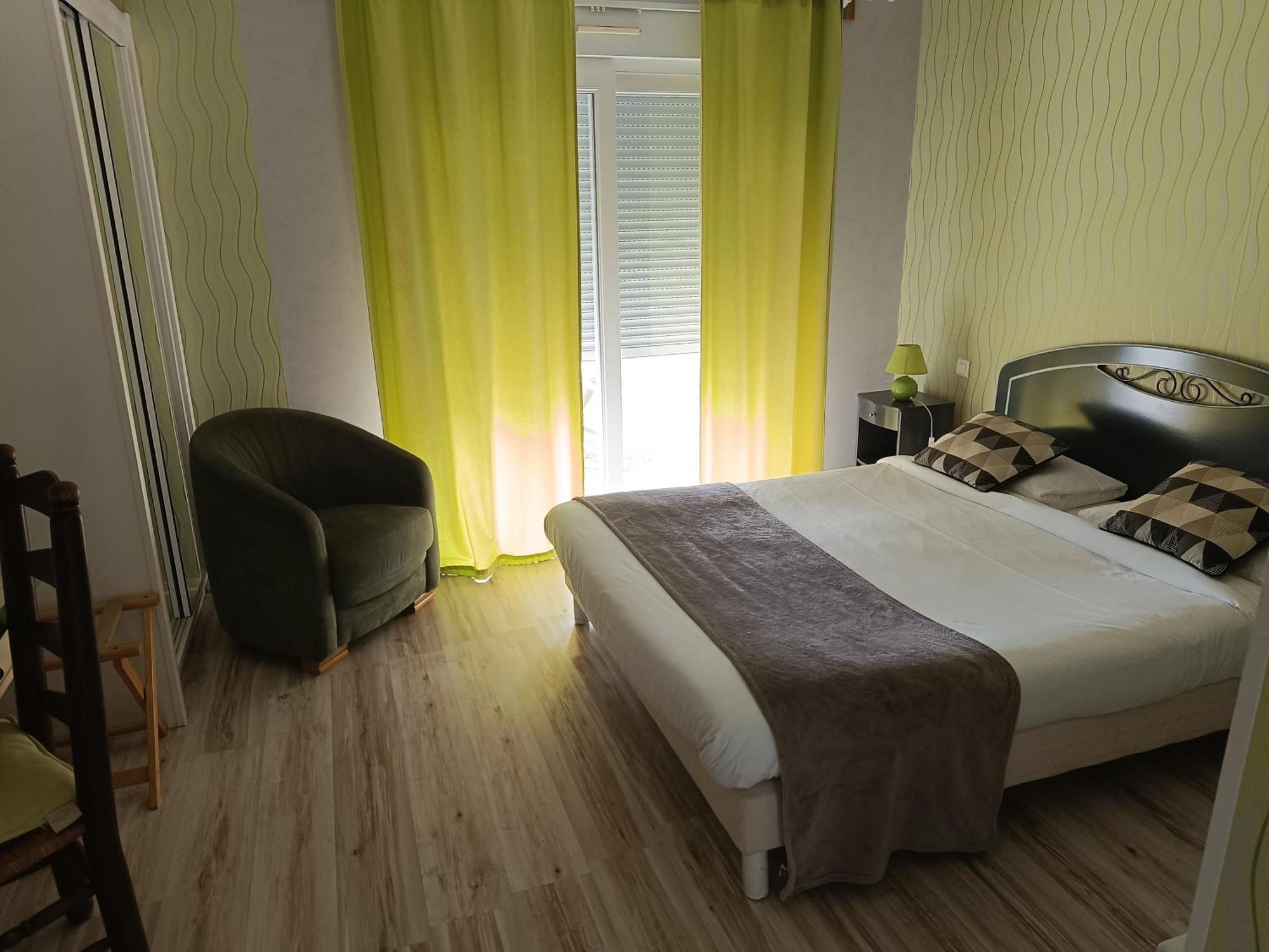 Logis Hotel La Bergerie Hotel 3 Etoiles Restaurant Savoureux Saint-Pierre-Lafeuille エクステリア 写真